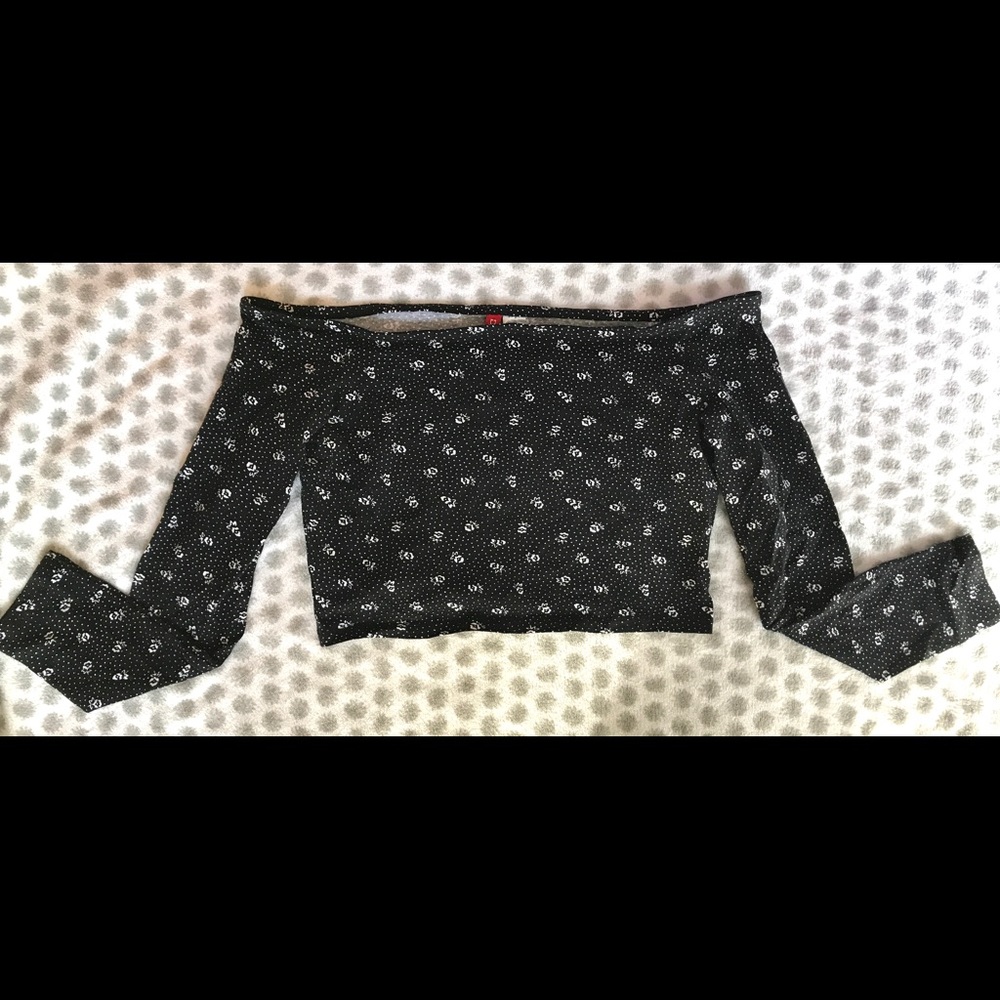 Black long sleeved crop top - medium